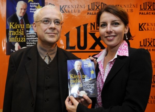 Vladimír Špidla se svou asistentkou Magdalénou Frouzovou.