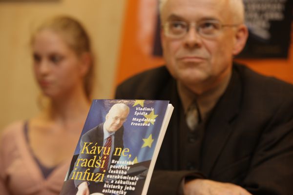 Špidla slibuje postřehy eurokomisaře i zákulisní historky.