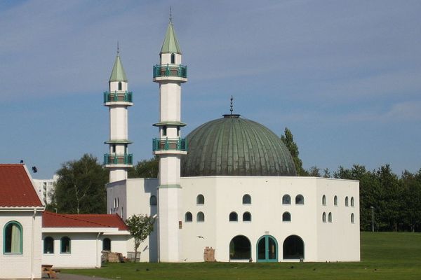 Mešita v Malmö. Švédští demokraté další příliv muslimů odmítají.