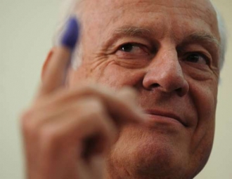 Vyslanec OSN Mistura sází na těžko smytelný inkoust. 