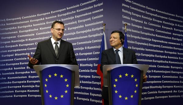 Premiér Nečas jednal v Bruselu o kandidatuře Mirka Topolánka.