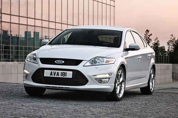 Nový Ford Mondeo dostal poněkud agresivnější výraz.