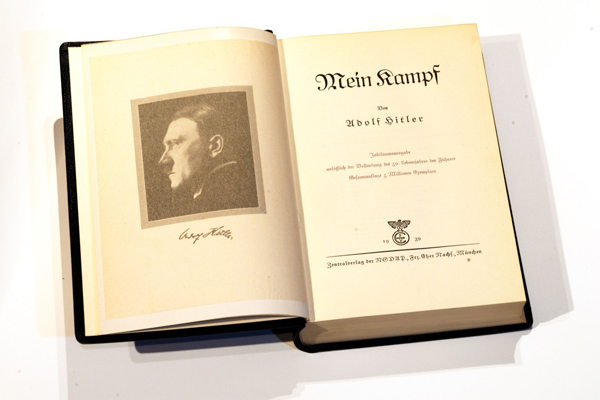 Vydavatelství musí všechny výtisky Mein Kampf stáhnout z prodeje a znehodnotit.
