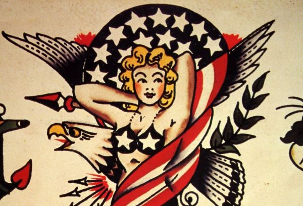 Jako vytetovaná kráska. Poznávací znamení rumu Sailor Jerry. 