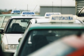Výuka v autoškolách by se měla změnit. Už by to bylo zapotřebí...