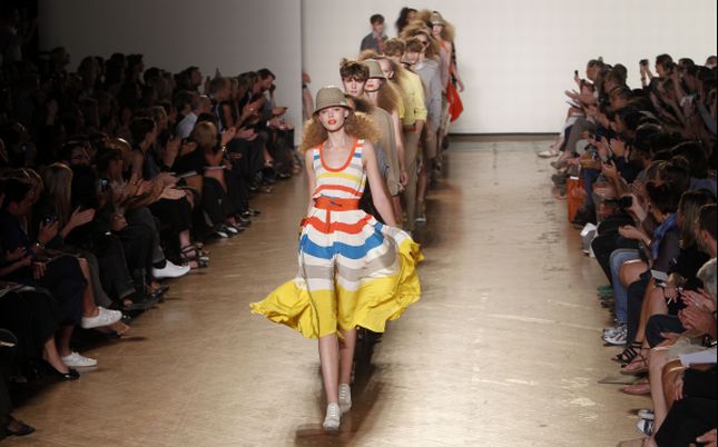 Inspirace sedmdesátými léty (Marc by Marc Jacobs).