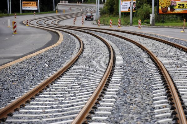 Během léta bylo opraveno přes devět kilometrů tramvajových tratí v Praze.