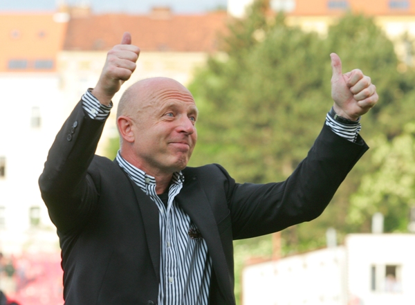 Karel Jarolím nyní nemá moc důvodů k úsměvu.