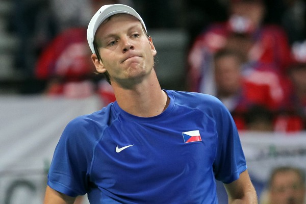 Tomáš Berdych v utkání s Janko Tipsarevičem.