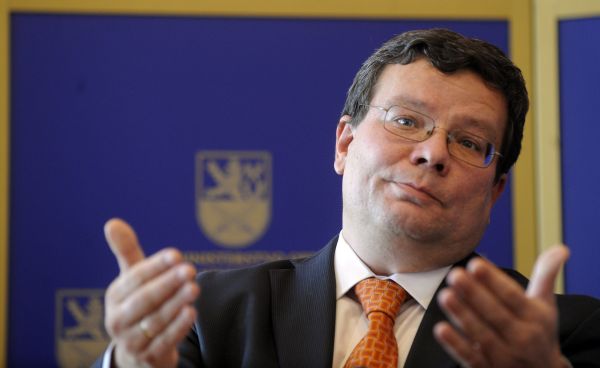 ČSSD vyzvala ministra obrany Alexandra Vondru, aby zvážil rezignaci. 