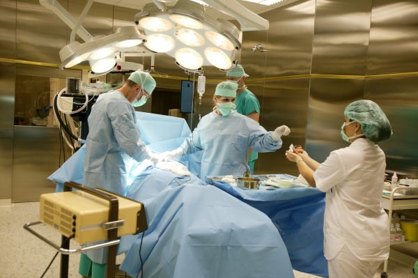 Německé kliniky lákají české lékaře (ilustrační foto).