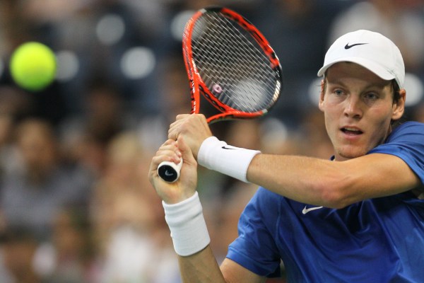 Tomáš Berdych v utkání s Jankem Tipsarevičem.