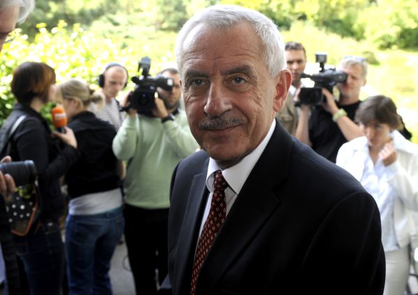 Ministr zdravotnictví Leoš Heger podpořil požadavek zubařů, aby si lidé platili obyčejné plomby.