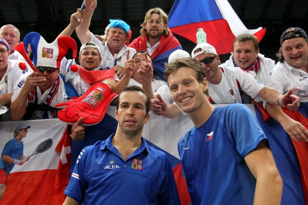 Tomáš Berdych s Radkem Štěpánkem v záplavě českých barev.