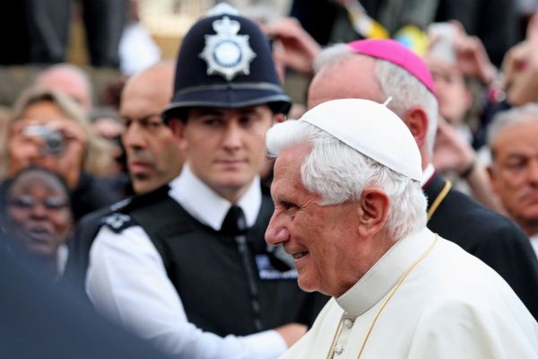 Papež Benedikt XVI. na návštěvě Británie.