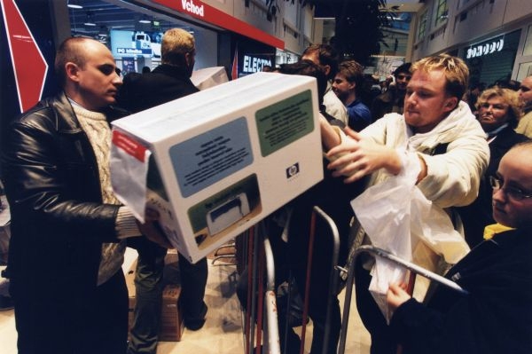 Zboží prodávané ve vestibulu hypermarketů jde špatně vracet (ilustrační foto).