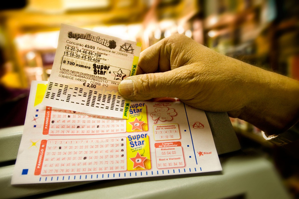 V italské loterii Superenalotto je jackpot 142 milionů eur.