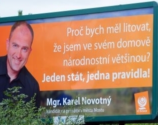  Kontroverzní billboard s mosteckým lídrem Karlem Novotným.