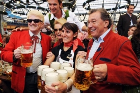 Karel Gott na letošním zahájení Oktoberfestu.