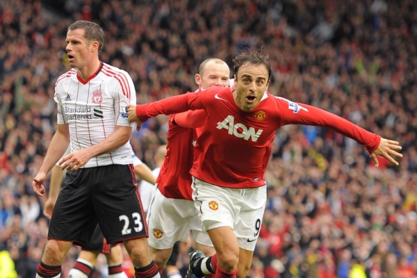 Dimitar Berbatov se raduje z gólu do sítě Liverpoolu.
