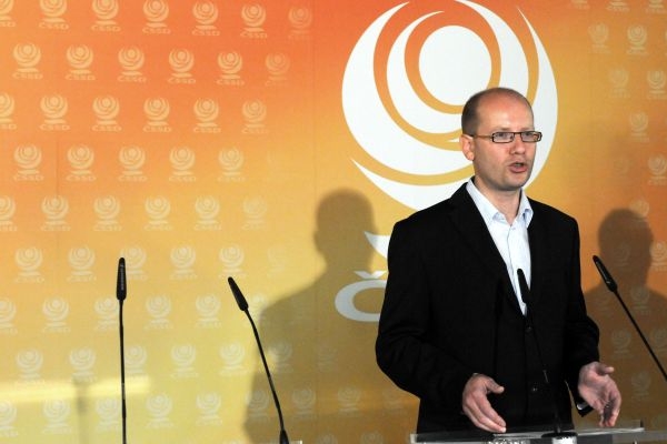 Bohuslav Sobotka se může radovat, ČSSD by dle aktuálního modelu vyhrála volby.