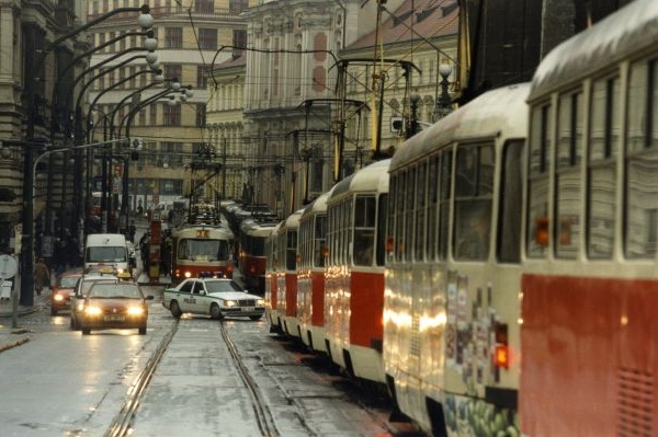 Tramvaje do Vodičkovy nepustí závada na kolejích (ilustrační foto). Tramvaje do Vodičkovy nepustí závada na kolejích (ilustrační foto).