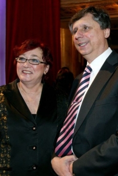 Bývalému premiérovi byla v době vedení vlády oporou jeho žena.