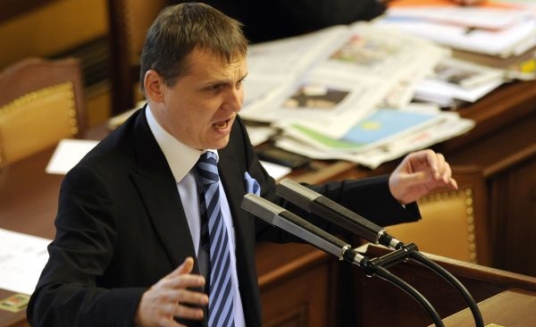 Vít Bárta obhajoval před poslanci svou bývalou firmu. Vít Bárta obhajoval před poslanci svou bývalou firmu.