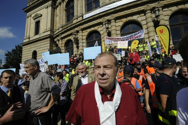 Předseda ČMKOS Jaroslav Zavadil během demonstrace.
