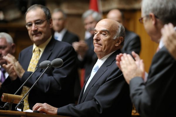 Ministr financí Hans-Rudolf Merz neustál úřednickou němčinu.
