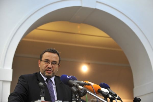 Ministr Dobeš se k případu Pilina vyjádřil i ve sněmovně. Ministr Dobeš se k případu Pilina vyjádřil i ve sněmovně.