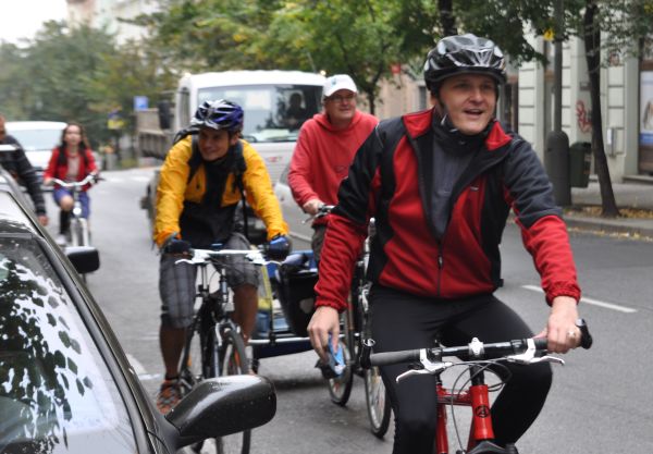 Ministr dopravy Vít Bárta projel Prahou na kole.