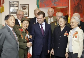 Ruští a čínští veteráni se nefotili se Stalinem, tak aspoň s Medveděvem.