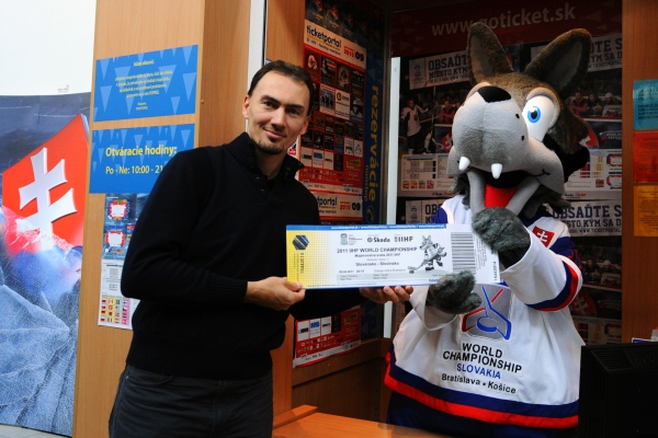 První vstupenku na MS 2011 obdržel slovenský reprezentant Šatan.
