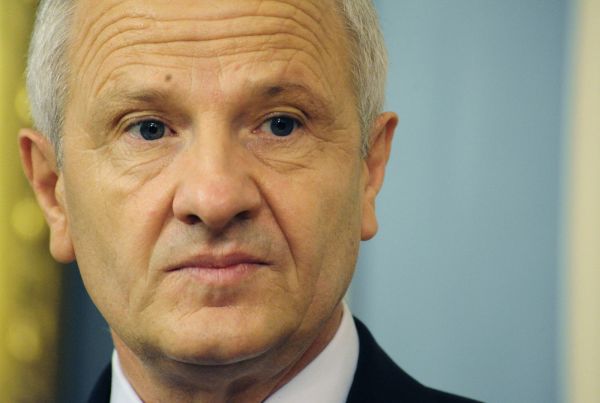 Fatmir Sejdiu dal přednost vedení strany před šéfováním státu.