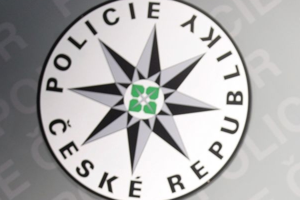 Policie pátrá po dvou dívkách.
