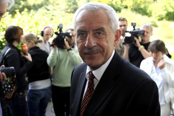 Ministr zdravotnictví chce najít pro svůj resort 10 miliard.