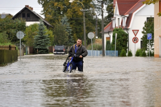 Zaplavená ulice v Pertolticích.