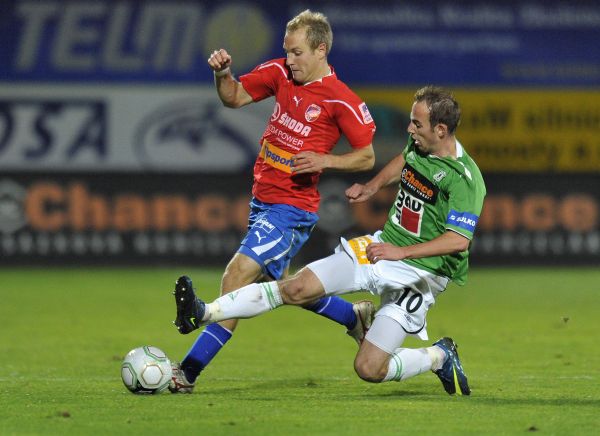 Daniel Kolář (v červeném).