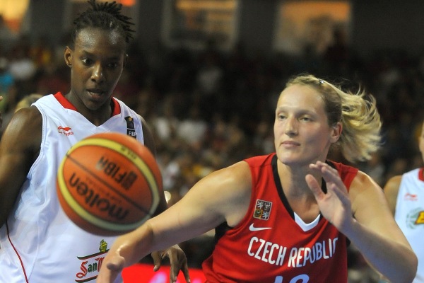 Michaela Ferančíková v utkání se Španělskem.