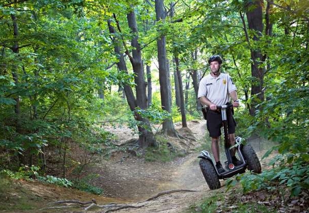Segway na lesní cestě (ilustrační foto).