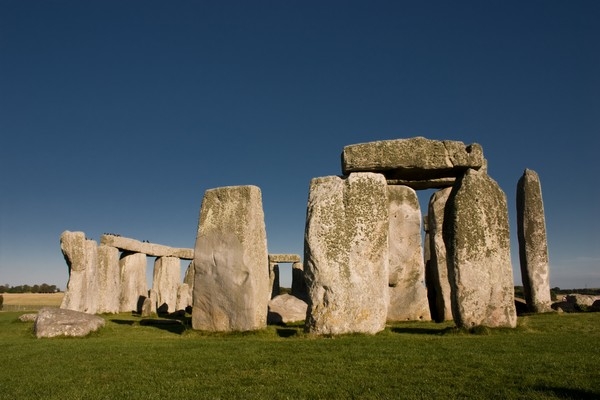 Stonehenge bylo turistickou atrakcí už před tisíci lety.