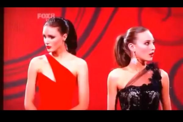Kelsey (vpravo) se radovala předčasně, nakonec vyhrála Amanda (vlevo).