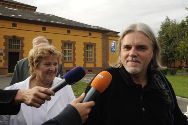 Karel Srba opouští po osmi letech vězení.