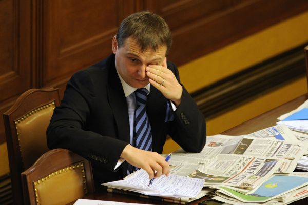 Agentura rodiny současného ministra dopravy údajně sledovala politiky ODS.