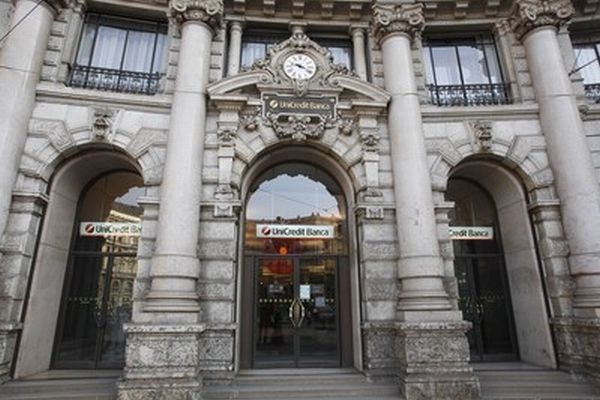 Noývm šéfem UniCredit je Federico Ghizzoni.