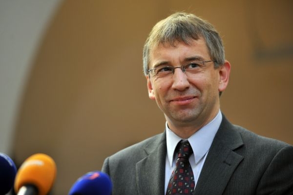 Ministr Drábek se s odbory nedohodl.