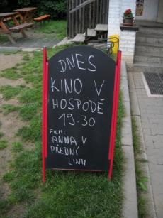 Kino v hospodě.