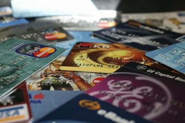 Počet vydaných kreditek v Brazílii a Číně narůstá.
