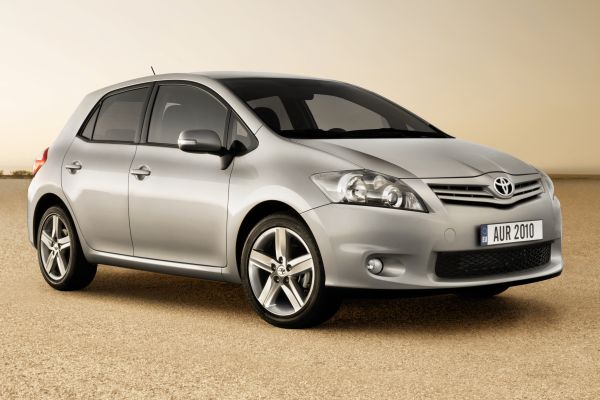 Toyota si pomalu ale jistě napravuje pošramocenou pověst. Třeba modelem Auris. 
